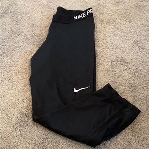 Black Nike Pro Capri leggings